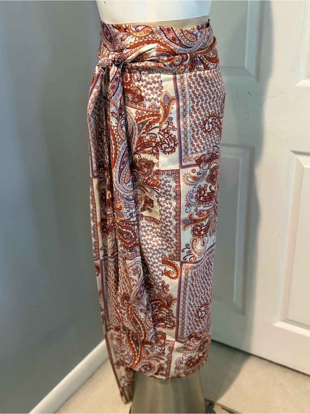 Lulus Take a Walk With Me Paisley Wrap Skirt in Ivory and Rust S/XL